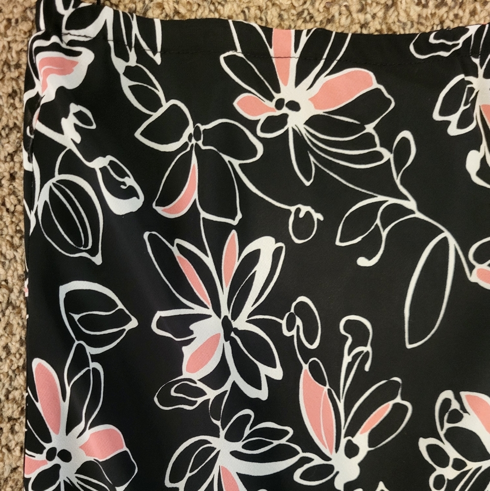 East 5th Floral Black and Pink Women's Maxi Skirt. Size 10 - Picture 13 of 13